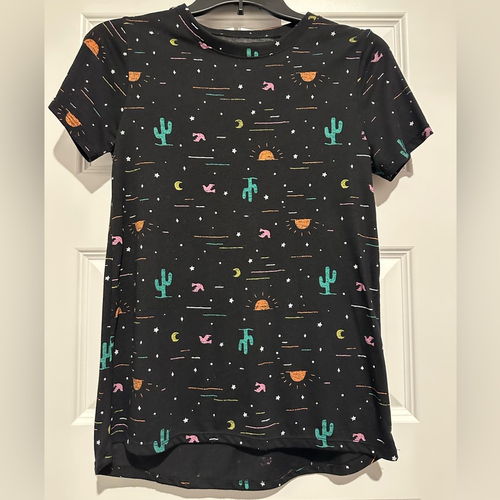Modern Lux Black Tee with Desert Pattern XS